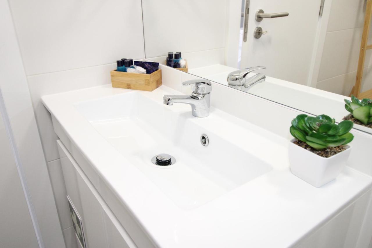 Apartamento Moderno Nas Olaias A 5 Minutos Da Faculdade Isel E Ist Lisbon Bagian luar foto